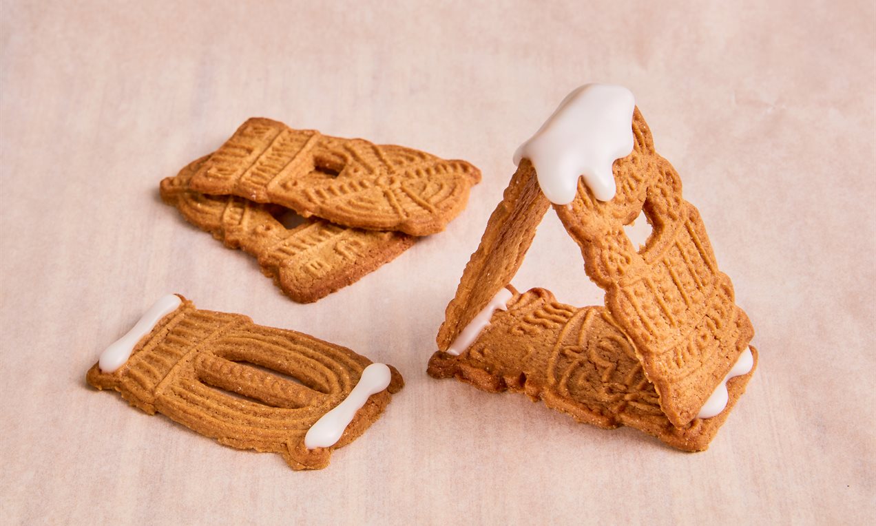 Božićni kolač s kućicama od keksa Speculaas Recept Dr. Oetker